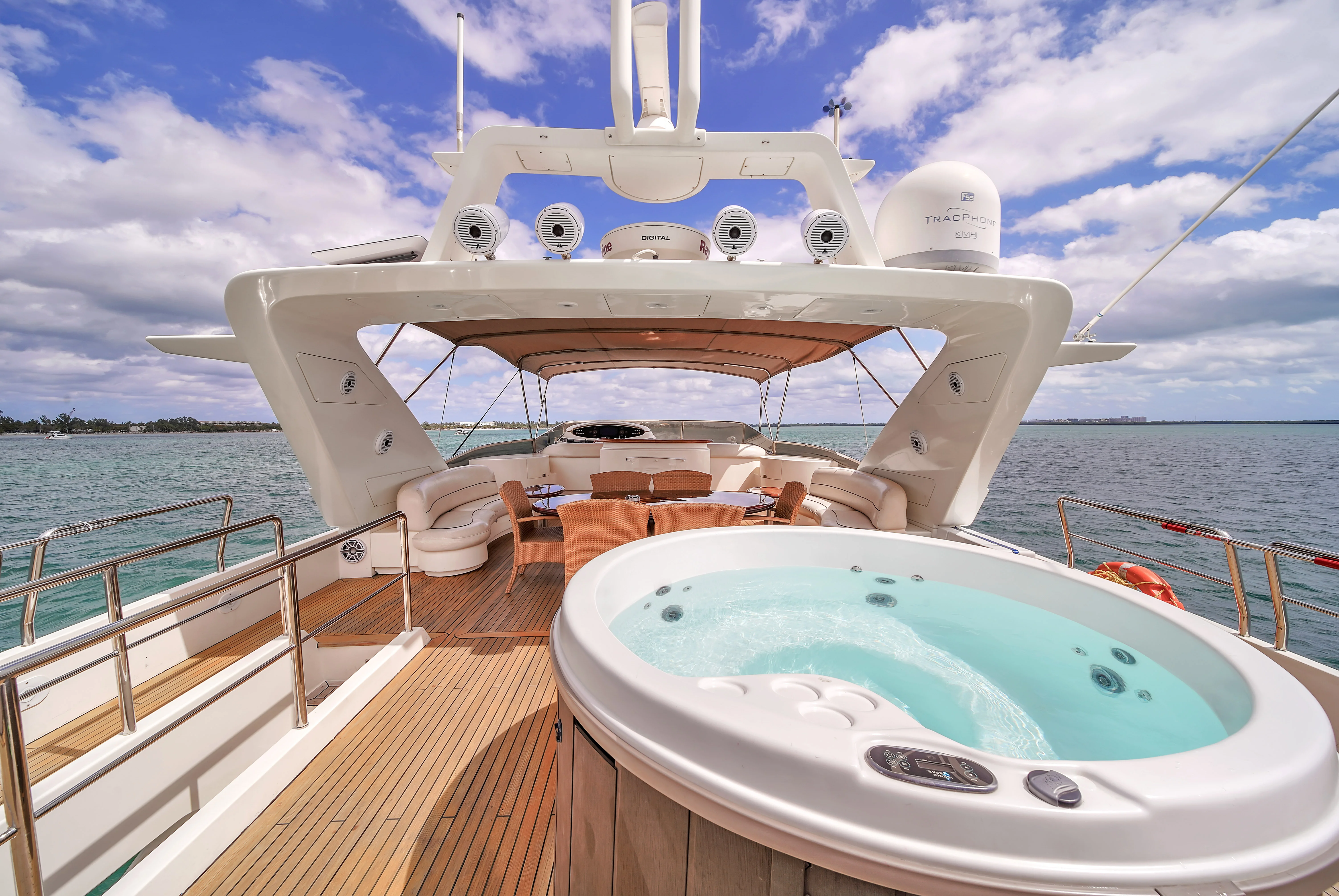 105ft Azimut Daniela deck view